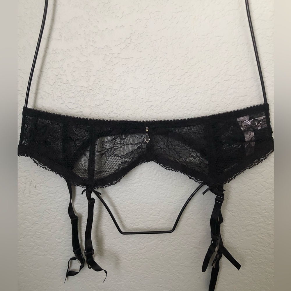 VTG secret treasures black garter Women Medium